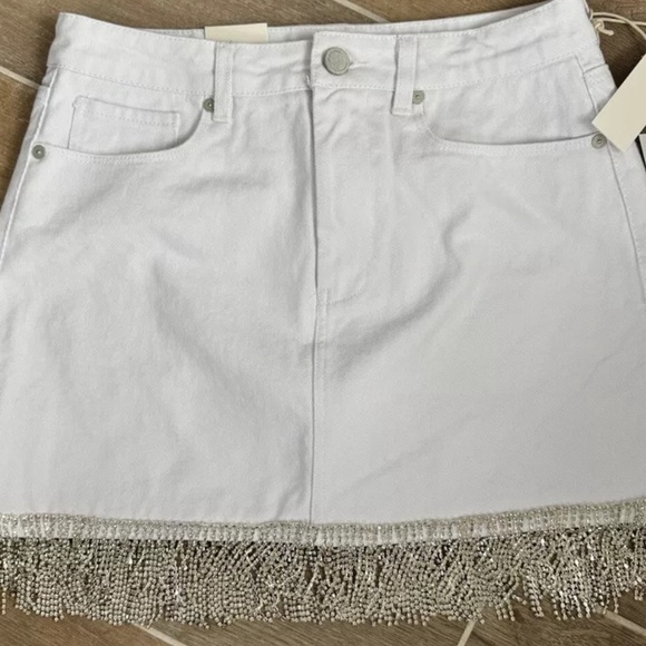 BLANKNYC Cotton Rhinestone Fringe Trim White Denim Skirt Sz 29 - Picture 4 of 4